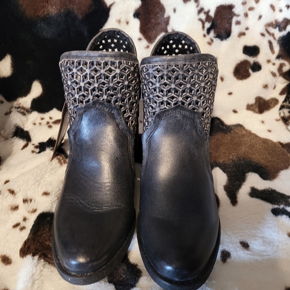Corral Short Cutout Boots Size 7.5B - Picture 3 of 6